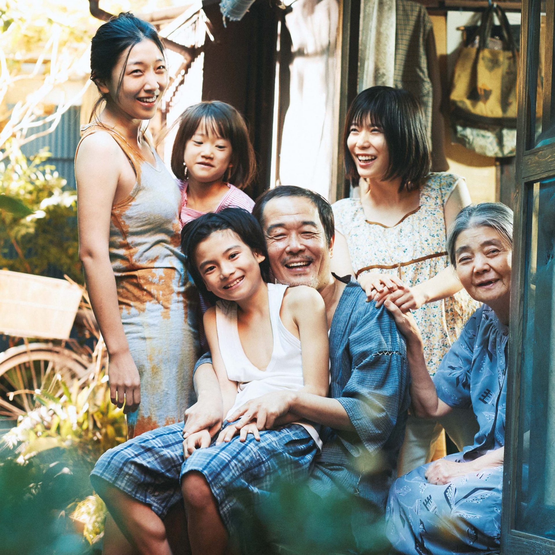 Cover photo of the Shoplifters movie, featuring members of the family in the movie